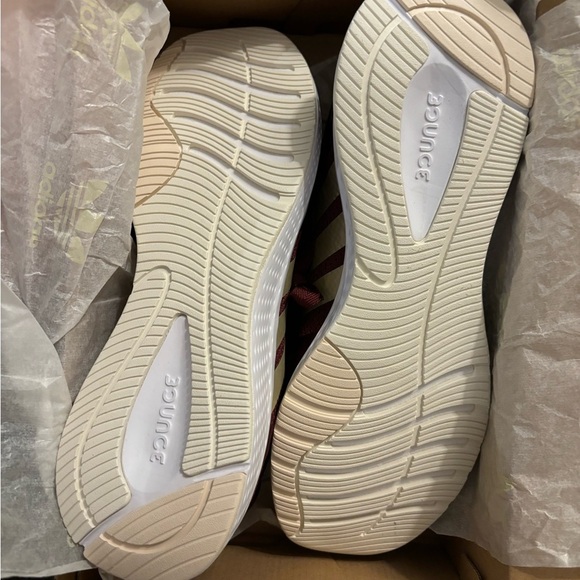 Brand New Adidas Running Shoes - Womenβs Size 8.5 (Original Box Included!) - Picture 10 of 16